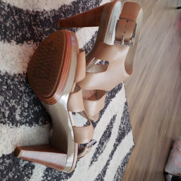 Gorgeous Michael Kors Heels - Picture 3 of 7